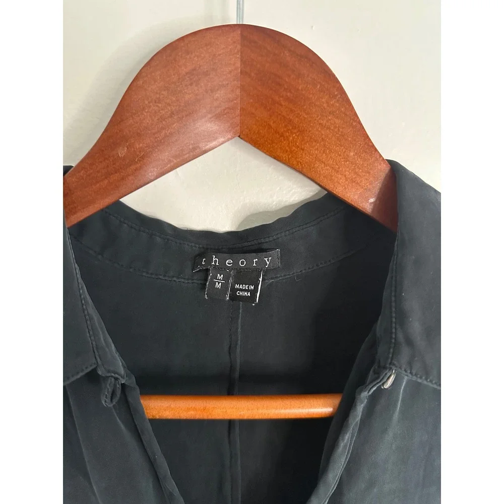 Theory Kenzly Sheen 2 Silk Blouse Womens M Black EUC Sleeveless V-Neck Collar - Picture 2 of 6